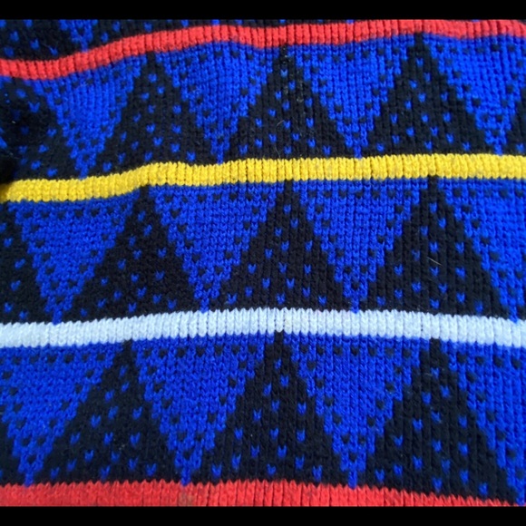🔵🔴 VINTAGE PATTERNED SWEATER 🔴🔵 - Picture 2 of 3